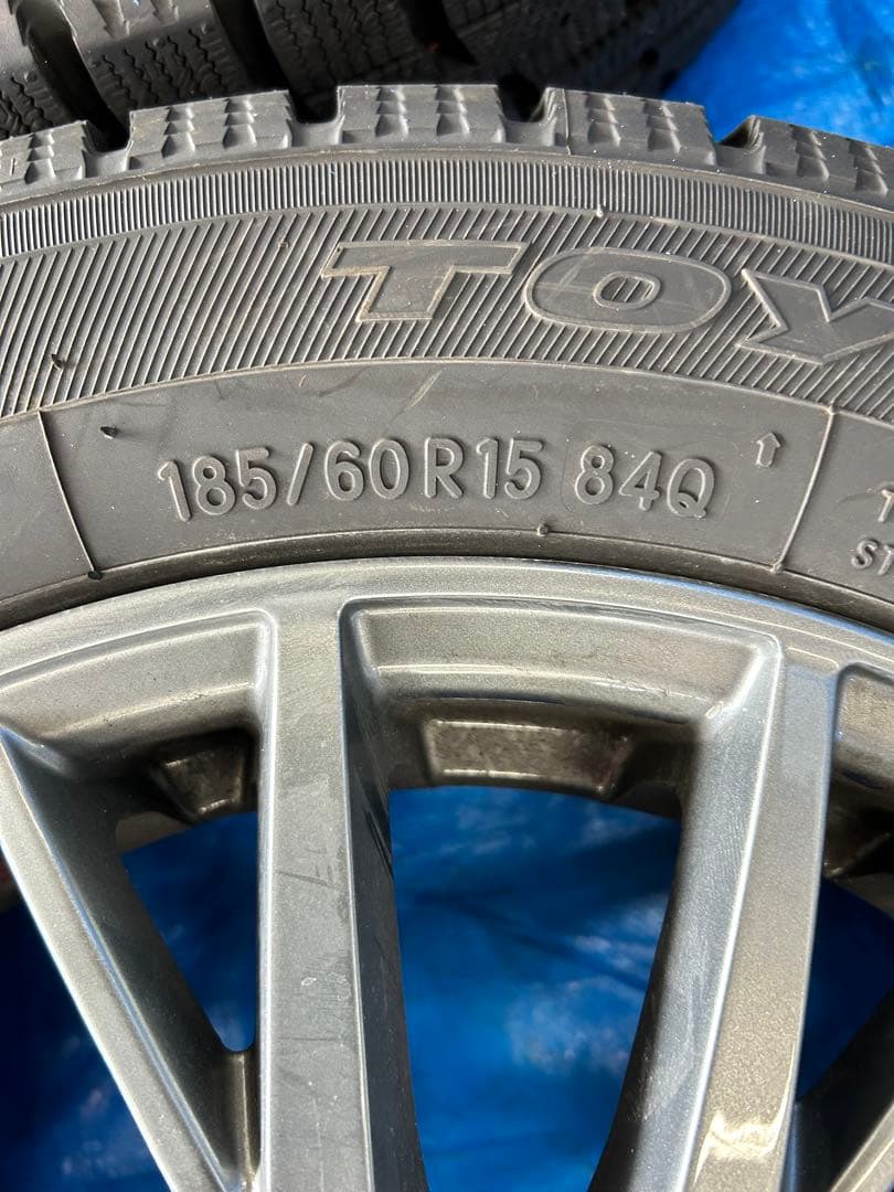 185/60R15 スタッドレス4本セット　シエンタ等に！2023年製造　バリ山