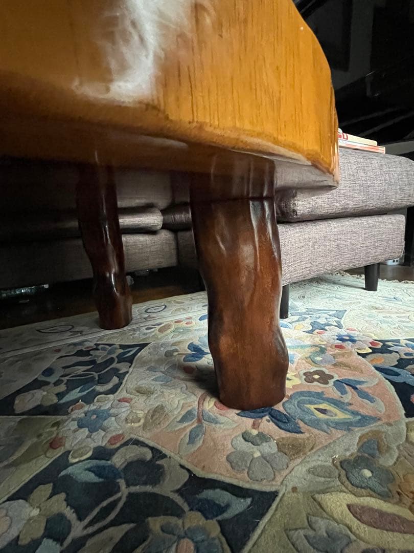 一枚板の高級木製テーブル