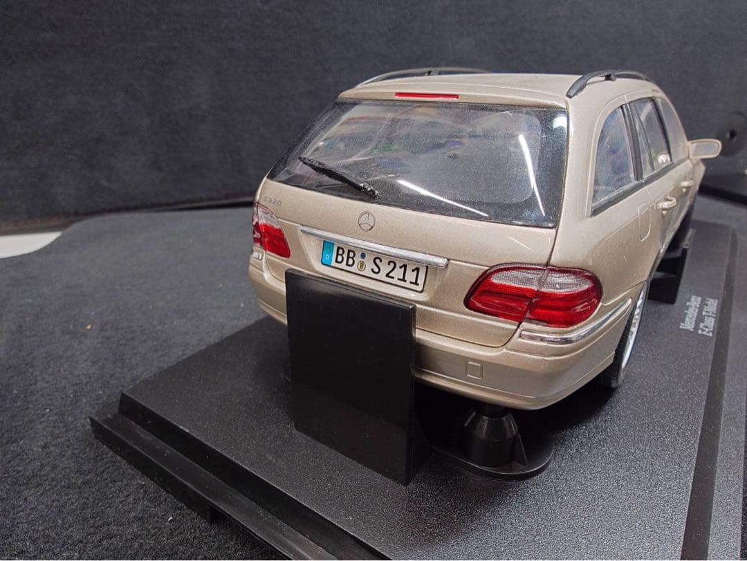 1/18ミニカー メルセデスベンツ E クラス ステーションワゴン