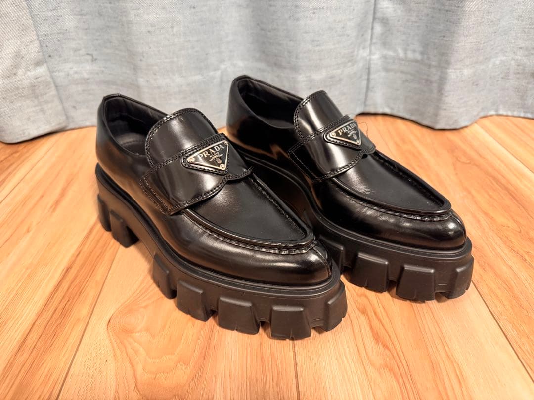 「ゆーり専用」プラダ モノリス ブラッシュドレザー ローファー