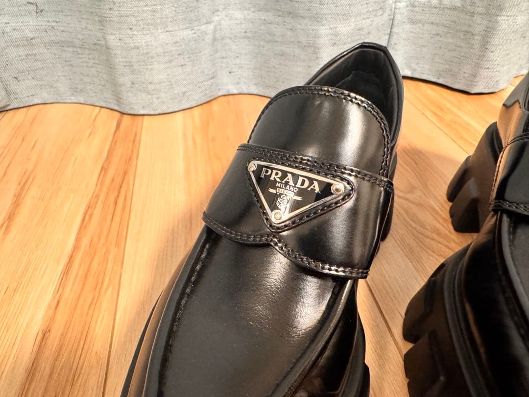 「ゆーり専用」プラダ モノリス ブラッシュドレザー ローファー