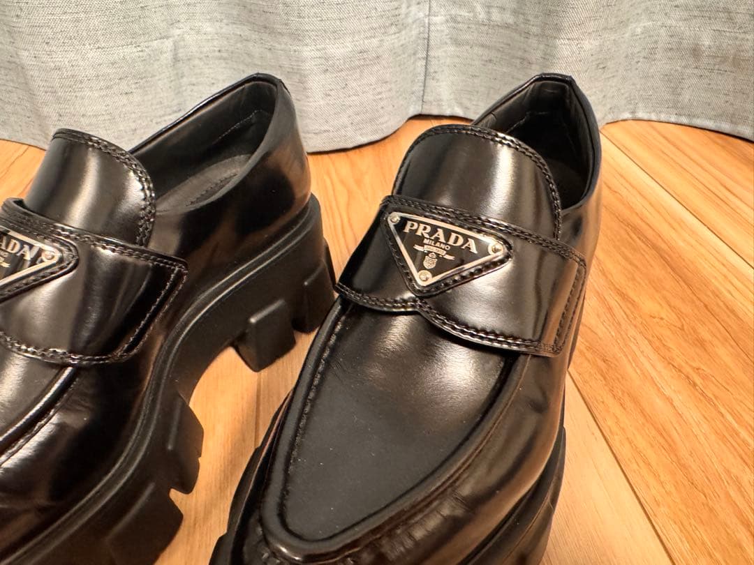 「ゆーり専用」プラダ モノリス ブラッシュドレザー ローファー