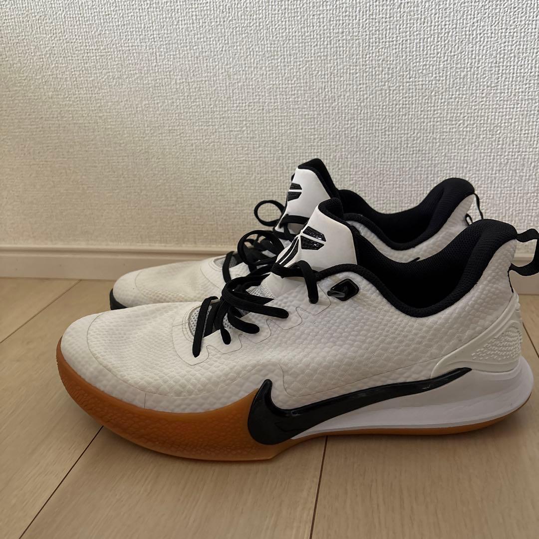 NIKE コービーマンバフォーカス バスケットボールシューズ ホワイト/ブラック