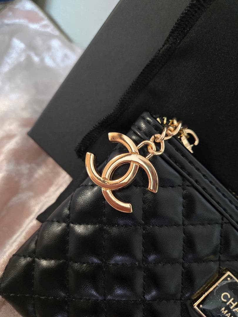 希少 新品 CHANEL ノベルティ ポーチ キルティング保存袋、箱付き
