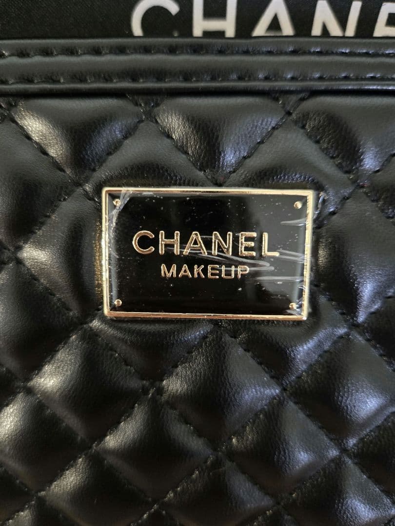 希少 新品 CHANEL ノベルティ ポーチ キルティング保存袋、箱付き
