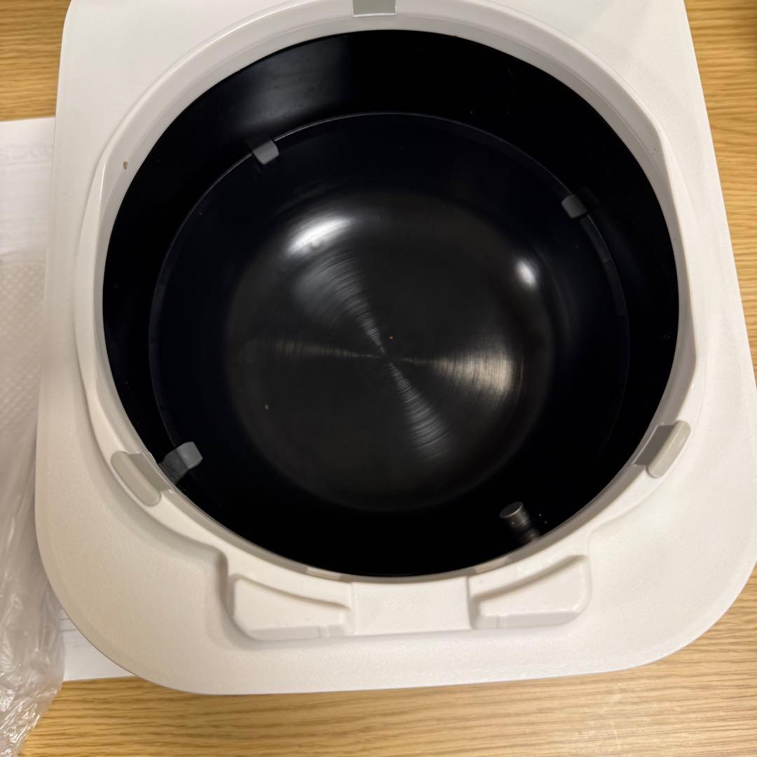 23年製　ZOJIRUSHI NW-SAI10 ５.５合炊飯器　ホワイトスタン