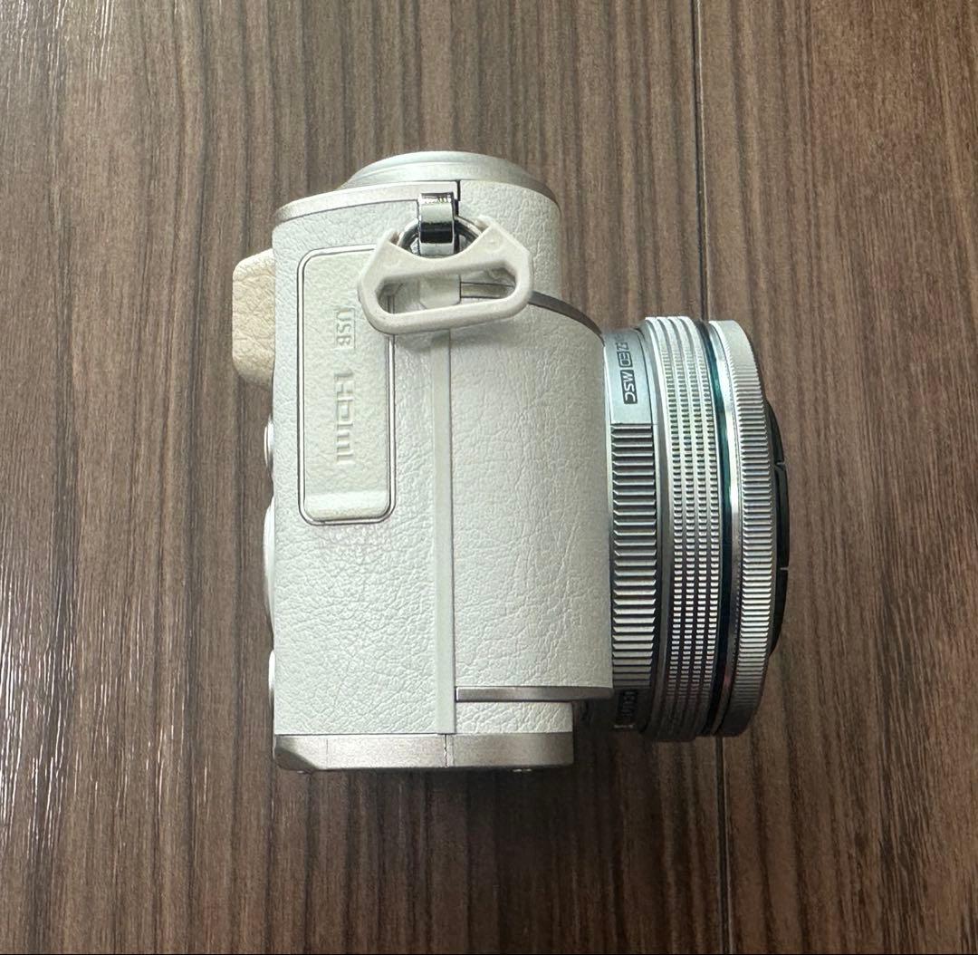 おまめ 【極美品】OLYMPUS PEN E-PL9 ホワイト レンズ付き