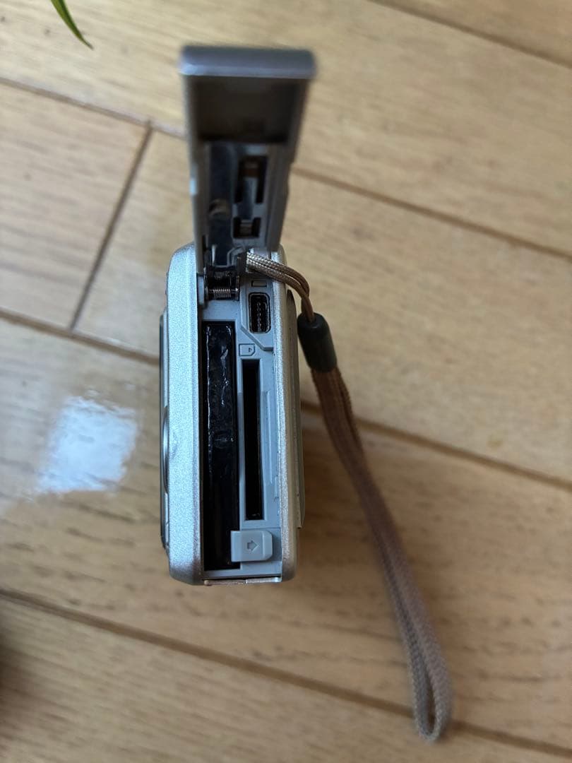 【週末値下げ】コンパクトカメラ カシオXEILUM