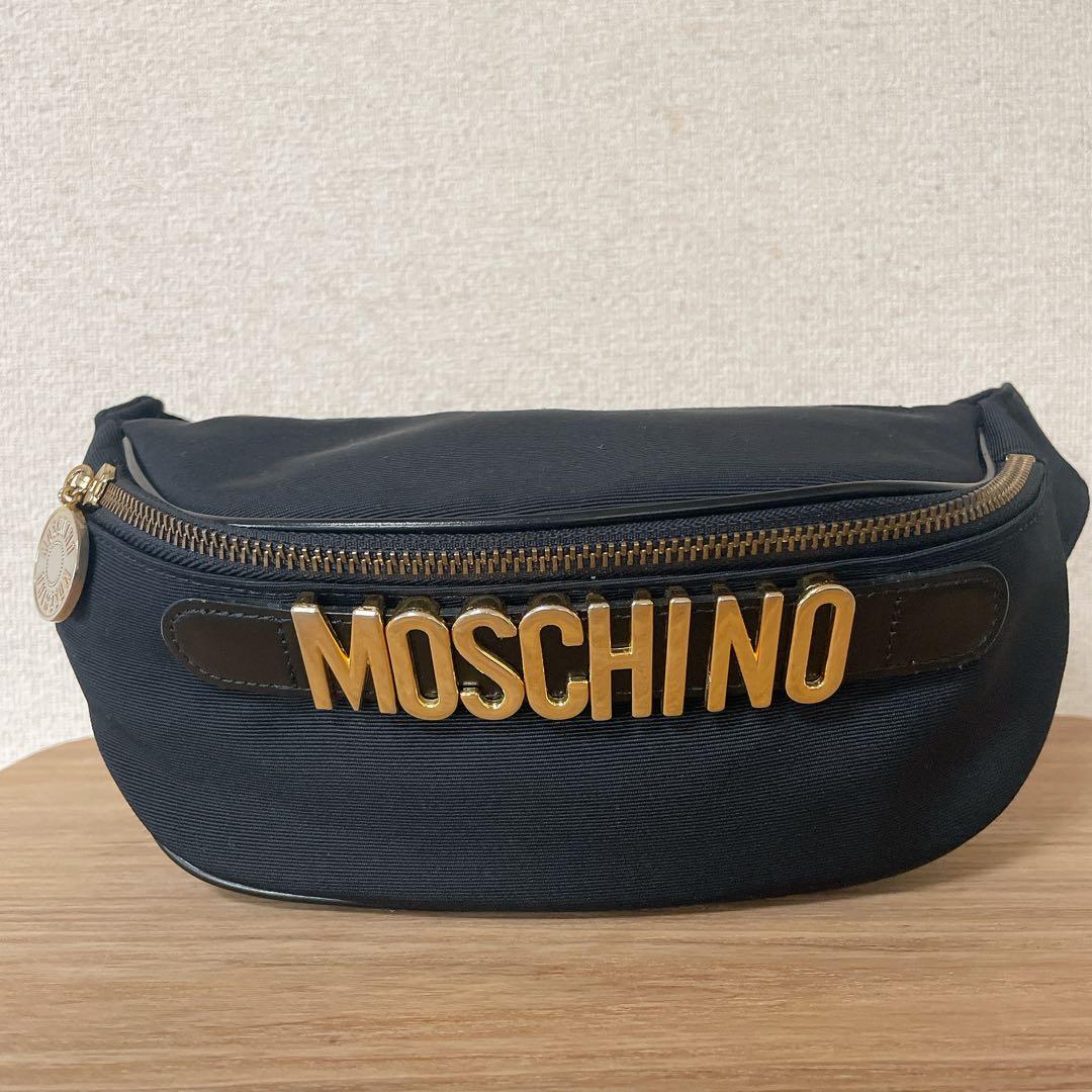 美品　希少　MOSCHINO モスキーノ　ボディバッグ 黒　ゴールド　ビッグロゴ