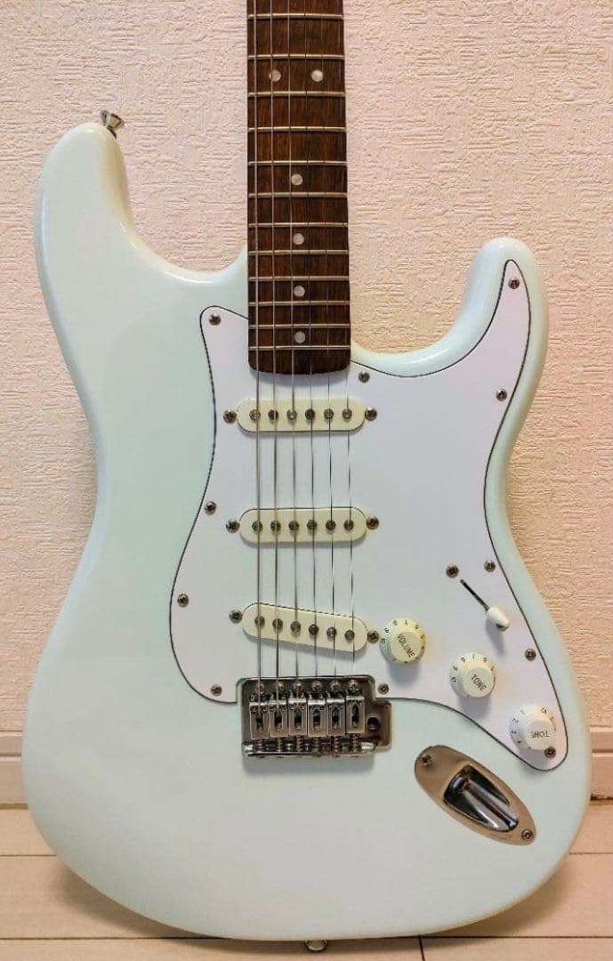 美品 Squier Affinity Stratocaster おしゃれ 黄緑