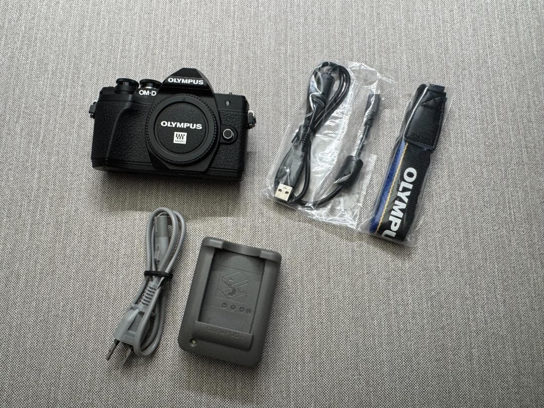 OLYMPUS ミラーレス一眼 OM-D EM10 Mark III ボディ