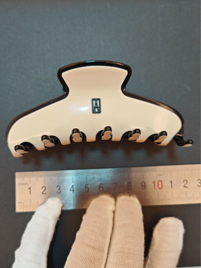 Alexandre de Paris ヘアクリップ ホワイト/ブラック