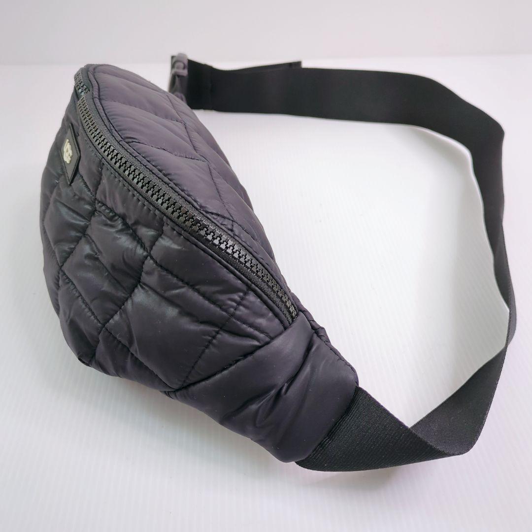 【美品】UGG　ボディバッグ　ウエストポーチ　キルティング　アグ　男女兼用