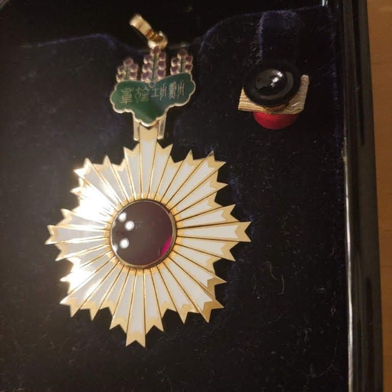 【激レア 極美品!】勲二等旭日重光章 明治勲章 本物保証 共箱入 完品 328