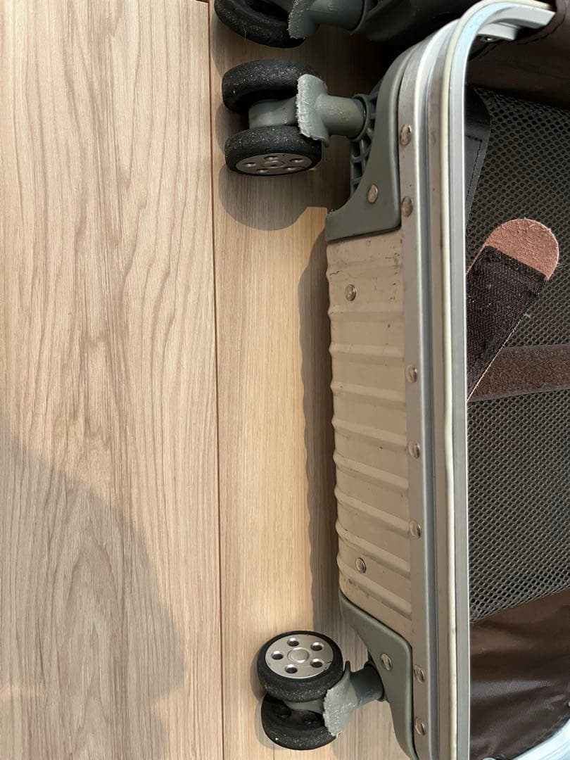 アルミシルバー スーツケース