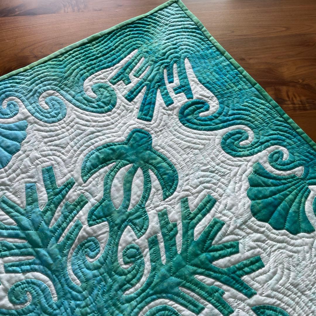 ハワイアンキルト タペストリー むらぞめエメラルドグリーン白柄