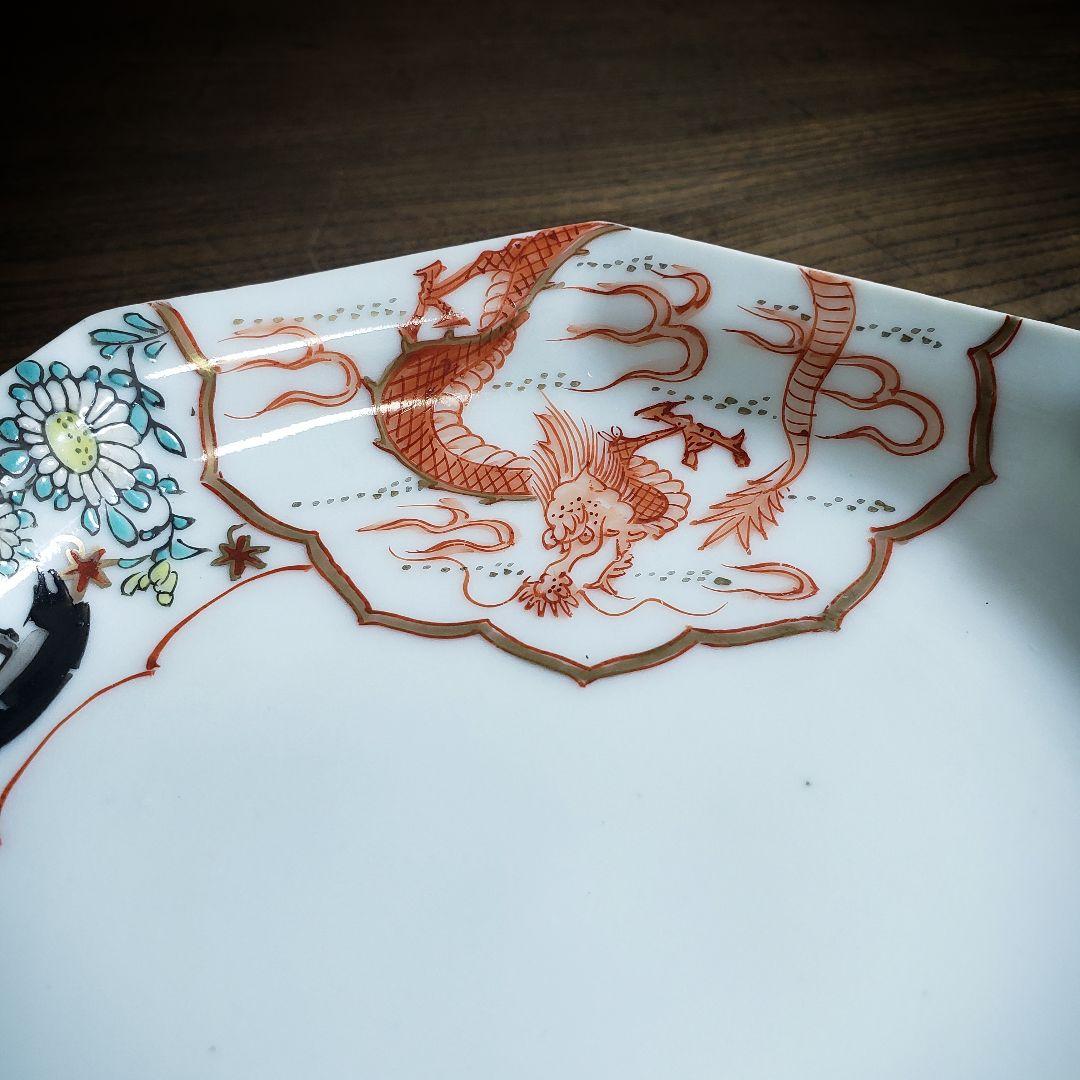 八角皿　古伊万里　菊文様　御所車　車輪　龍　竜　雲竜　明治　色絵付　赤絵　ロ号
