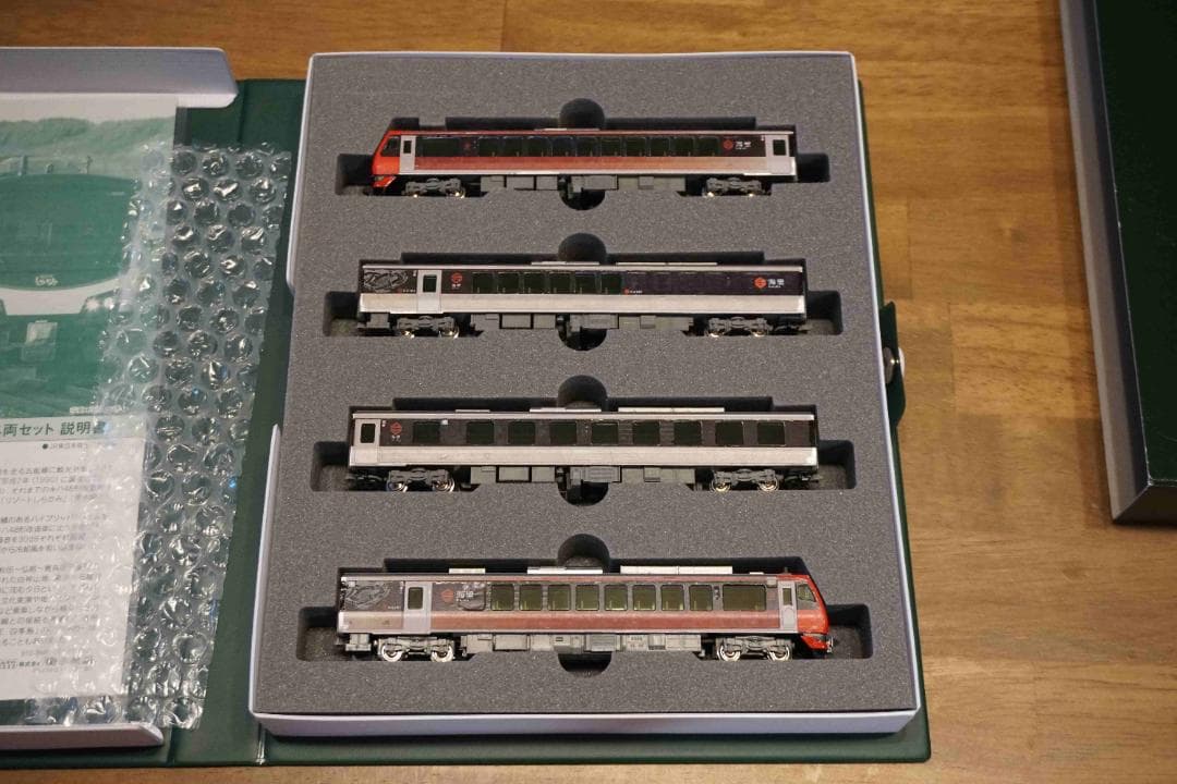 KATO製 HB-E300系　「海里」ラッピング仕様　4両編成セット