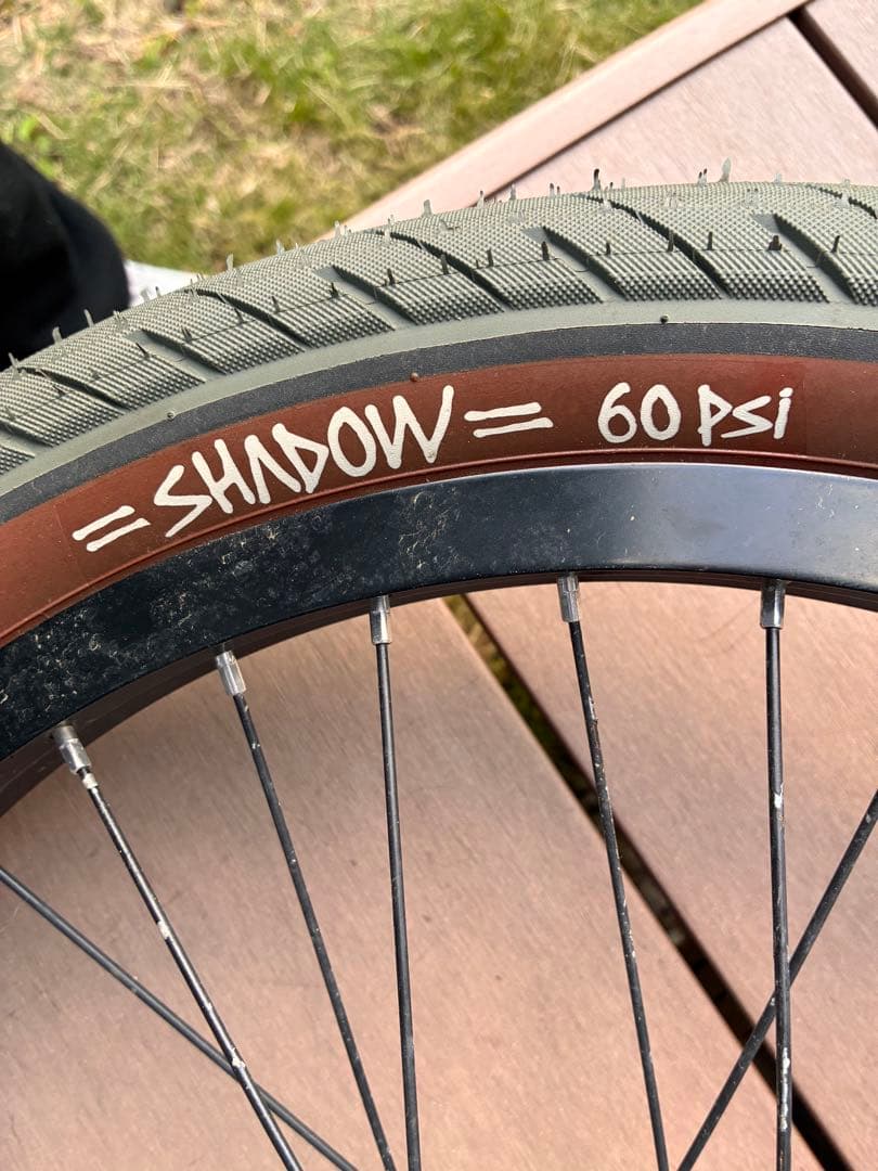 BMX用　タイヤ　20✖️2.3\" タイヤSHADOW ホイールODYSSEY