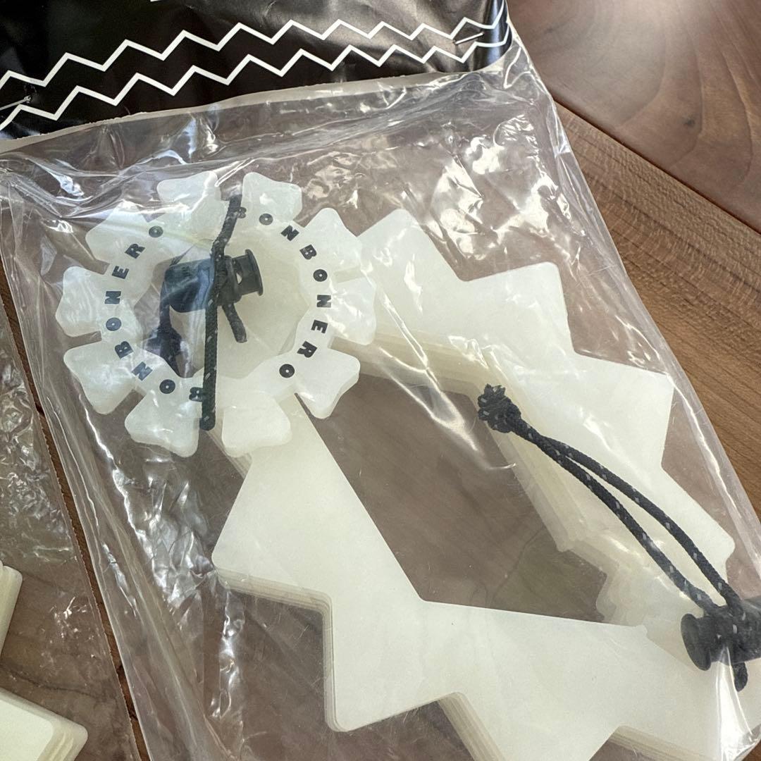 ボンボネロ　BONBONERO 畜光ブルー　グリーン‼️