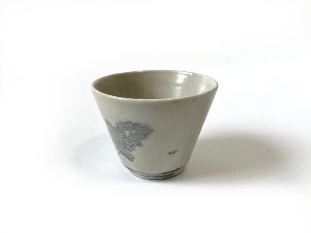 骨董　アンティーク　古伊万里　初期　蕎麦猪口　こんにゃく印判　菊文様　酒器