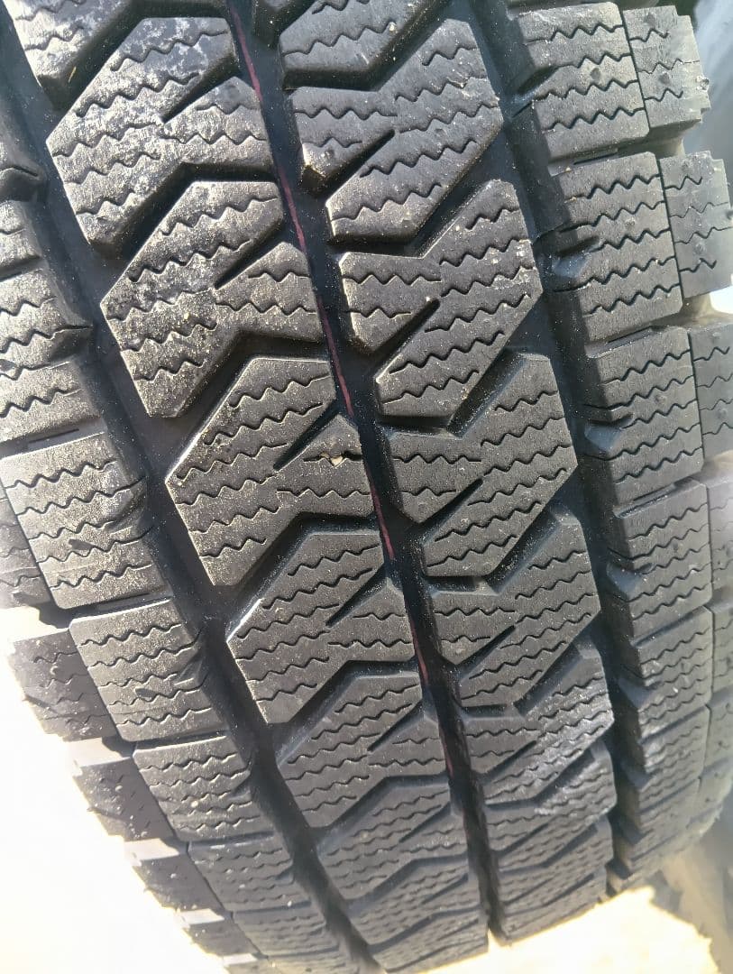 専用商品購入不可　美品ハイエース　バリ山　スタッドレス　ブリザック　発送不可