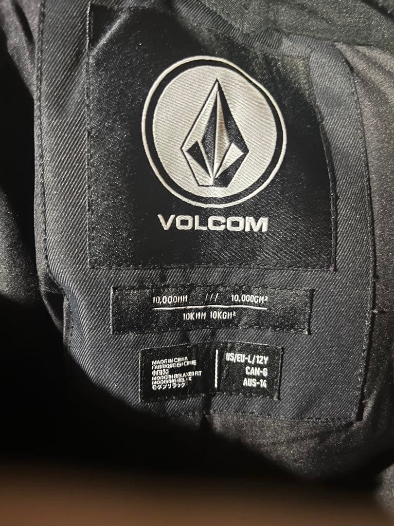 美品‼️ボルコム　キッズＬサイズ　上下セット