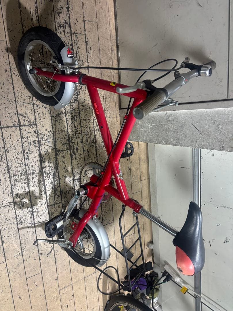 DUCATI MINI ハンドル部の折りたたみ自転車 赤