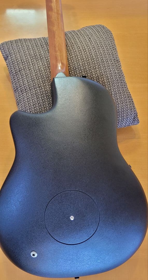 オベーションのエレアコギター CELEBRITY CC-44