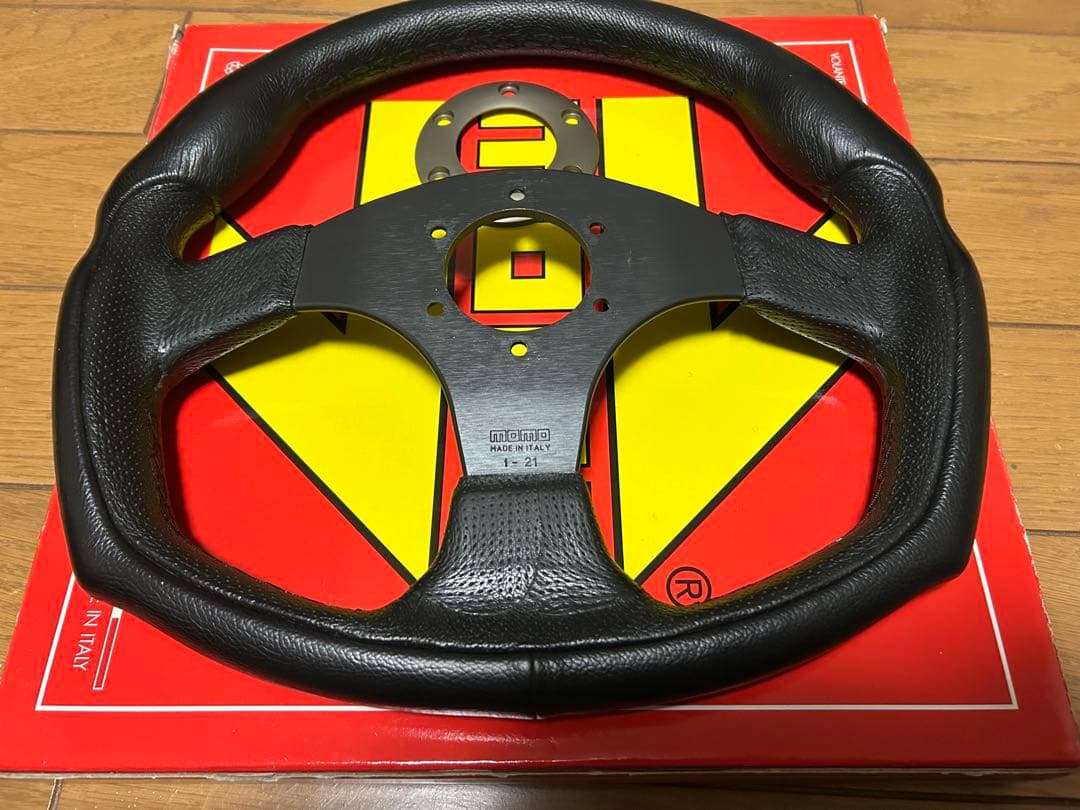 momoステアリング