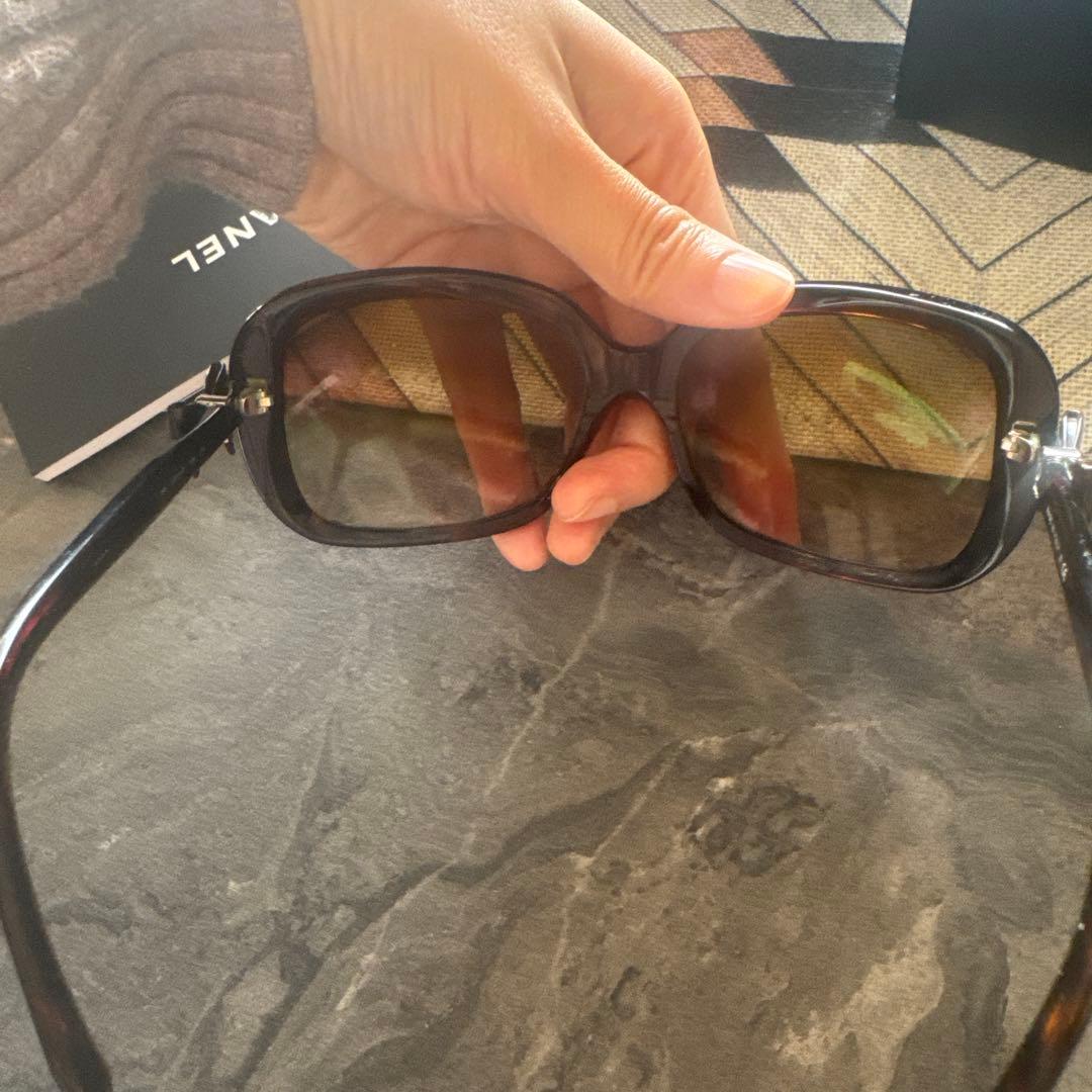 CHANEL ブラウンラウンドサングラス ケース付き