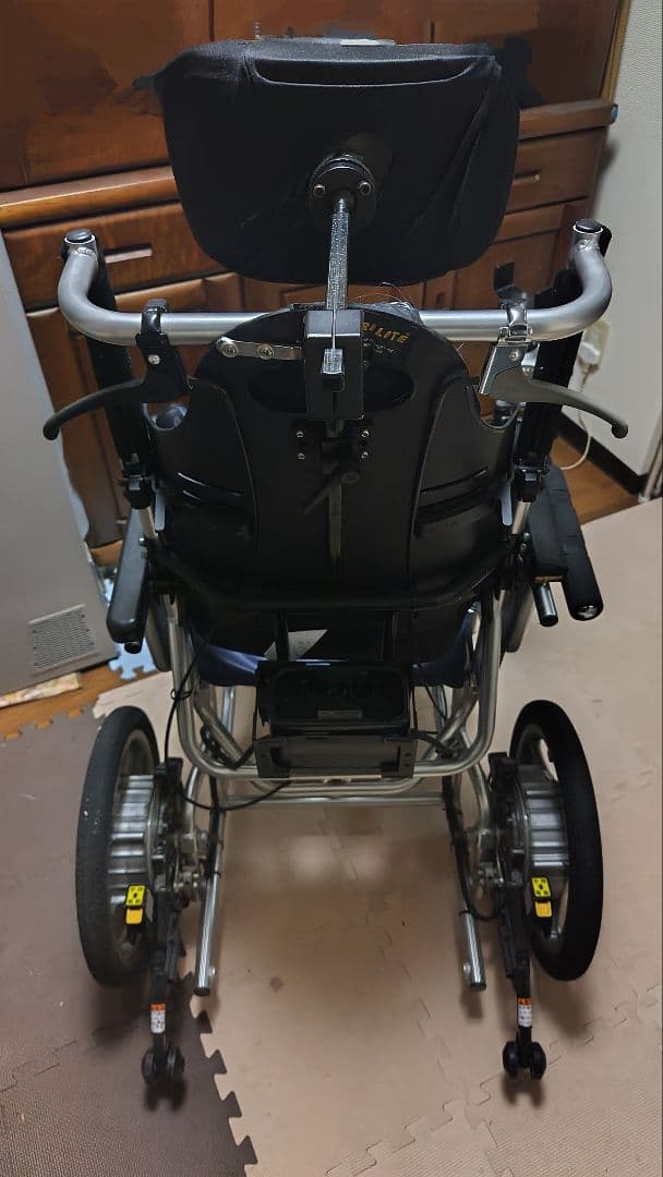 リクライニング機能付き電動車椅子
