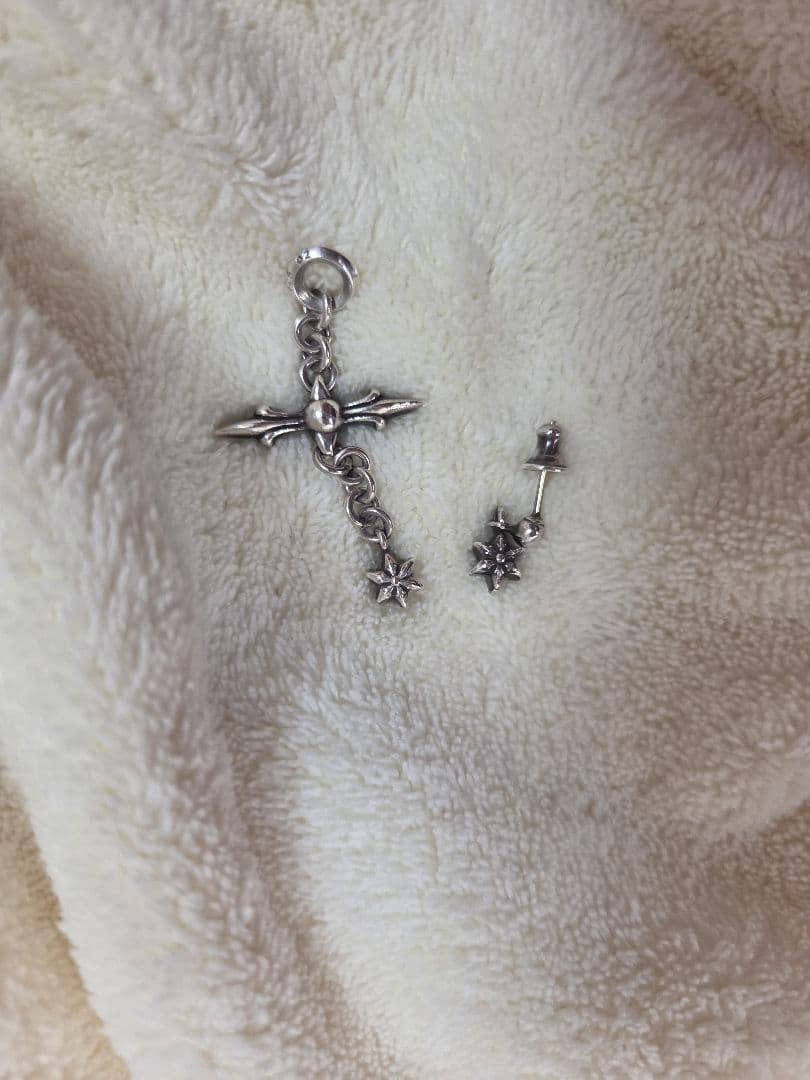 b*d様 CHROME HEARTS★タイニースタードロップピアス★ローリークロ