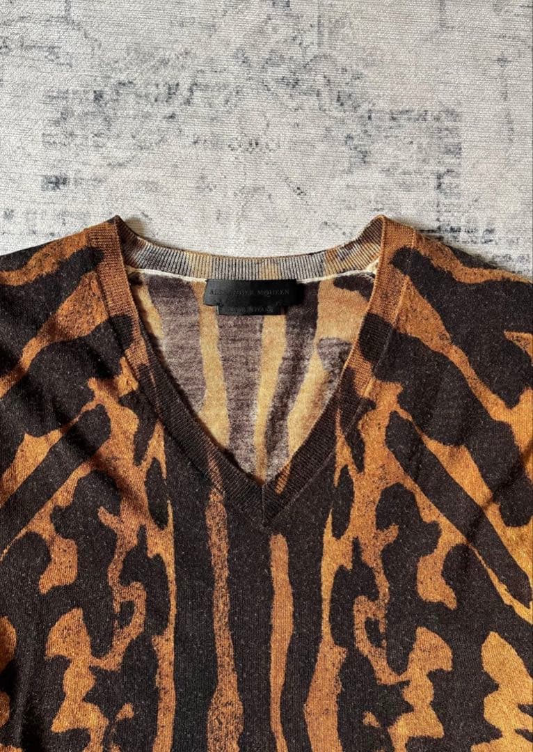 トップス Alexander McQueen Leopard V-Neck Knit