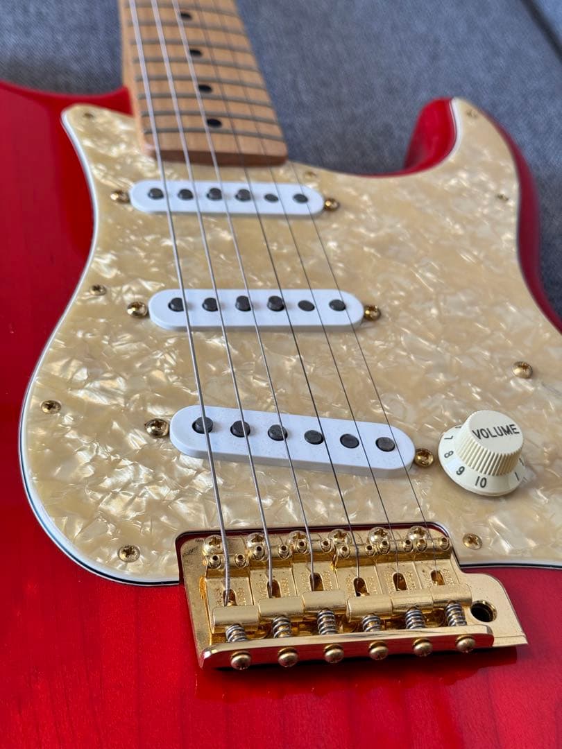 ギター Fender MAMI STRATOCASTER SCANDAL