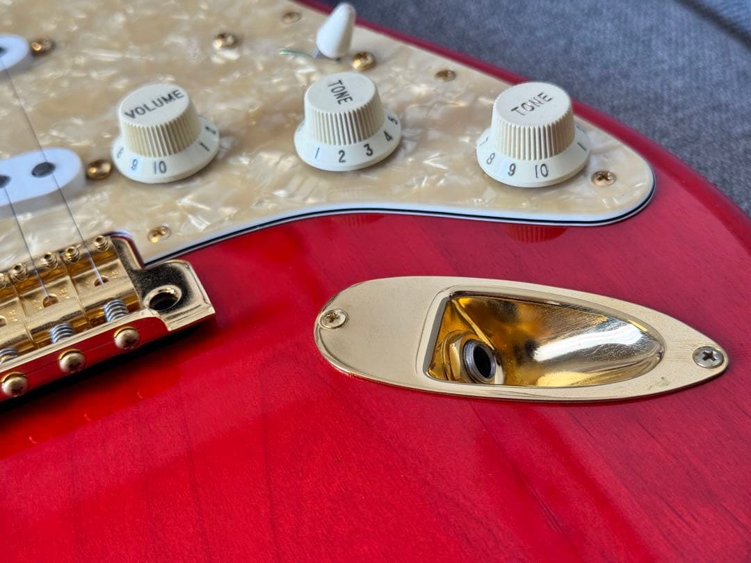 ギター Fender MAMI STRATOCASTER SCANDAL