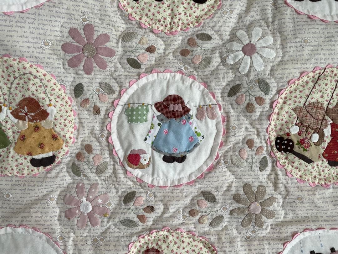 ★スーちゃんとお花のタペストリー★ハンドメイド・パッチワーク