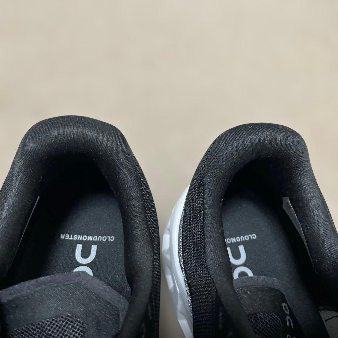 Onクラウドモンスター黒25.5センチ