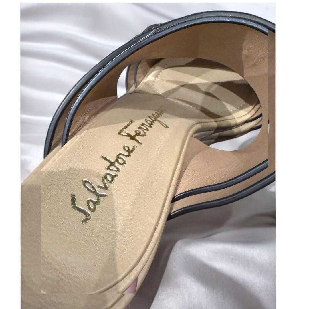 や*ん様 【美品】Salvatore Ferragamo ベージュサンダル　ガン