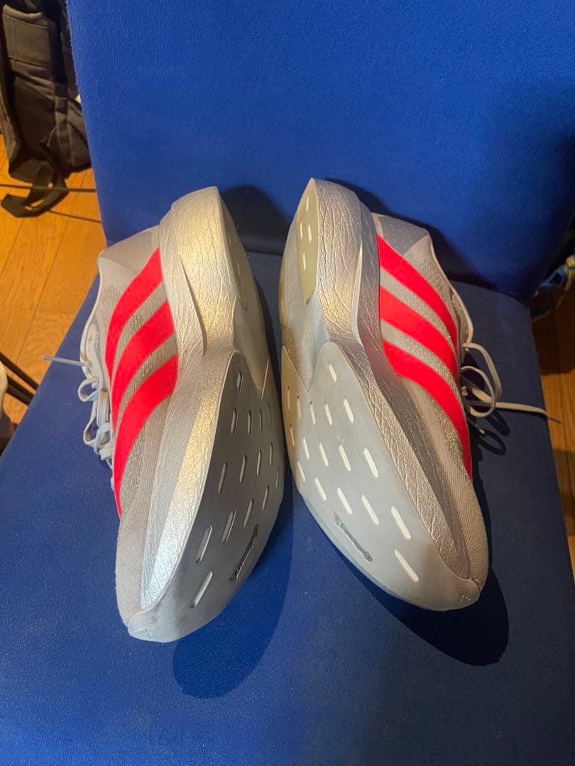 k*k様 adidas evo sl 26.5ランニングシューズ グレー/レッド