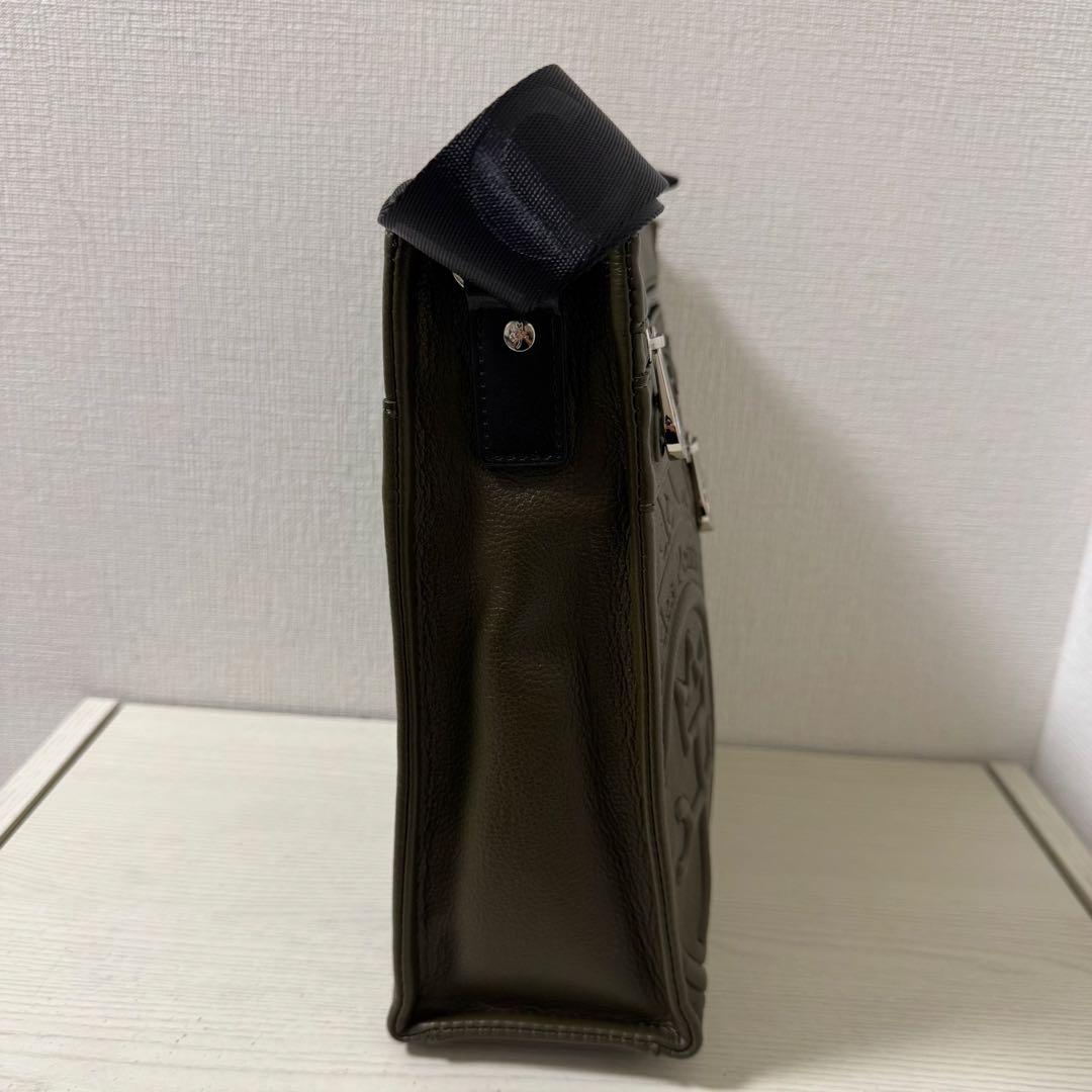 新品タグ付き　カステルバジャック ショルダーバッグ　ダナン カーキ　045114
