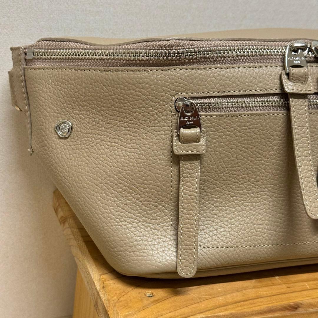 希少！A.D.M.J. 牛革シュリンク型押し　クロスボディバッグ　アク