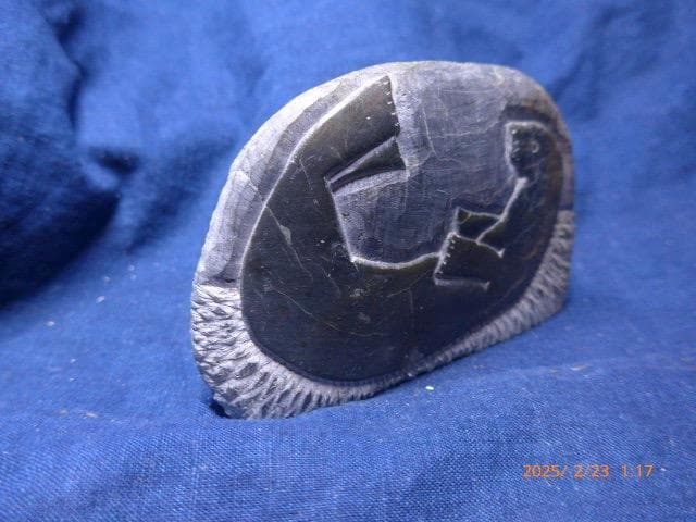 貴重なカナディアン　イヌイット／エスキモーのアザラシの石彫です