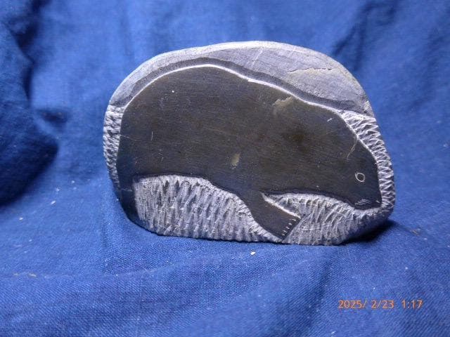 貴重なカナディアン　イヌイット／エスキモーのアザラシの石彫です