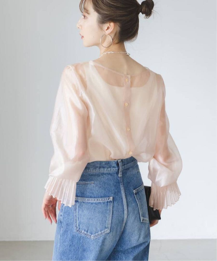 NOBLE パールシアープリーツカフスブラウス　ベージュ