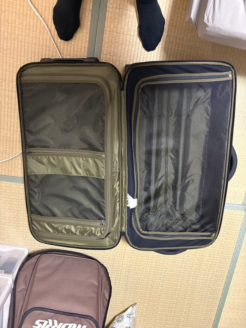 VOLCOM キャリーケース　GLOBETROTTER LUGGAGEブラック黒