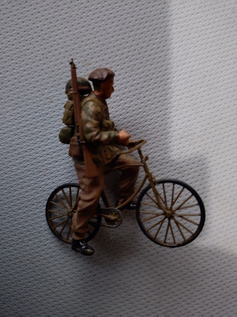 新春セール！ジオラマフランス戦線での英軍車両とバイクフィギュアセット バイシクル