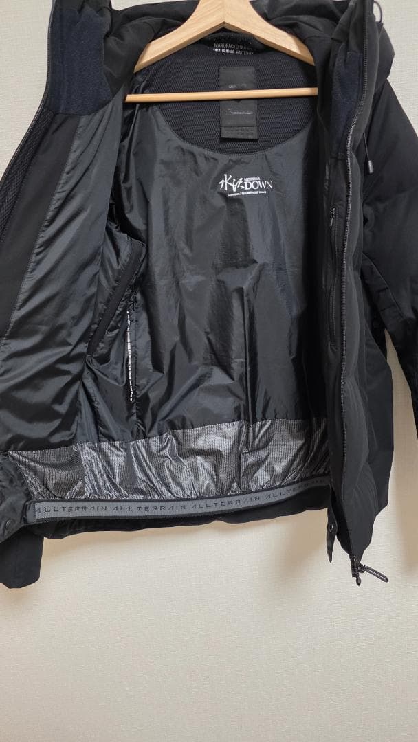 【お値下げ】DESCENTE　フード付きブラックダウンジャケット