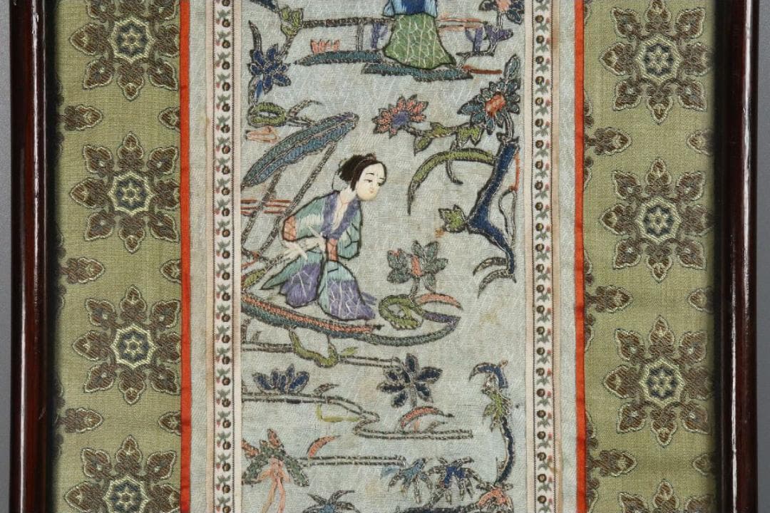 【珍】　★ 額装 亭台仕女図繍片 ★　民国時期　刺繍 仕女紋 亭台紋　民間織繍