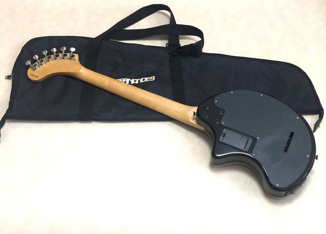 【美品】ZO-3 芸達者 ブラック アンプ内蔵ミニギター 専用ケース付 アーム付